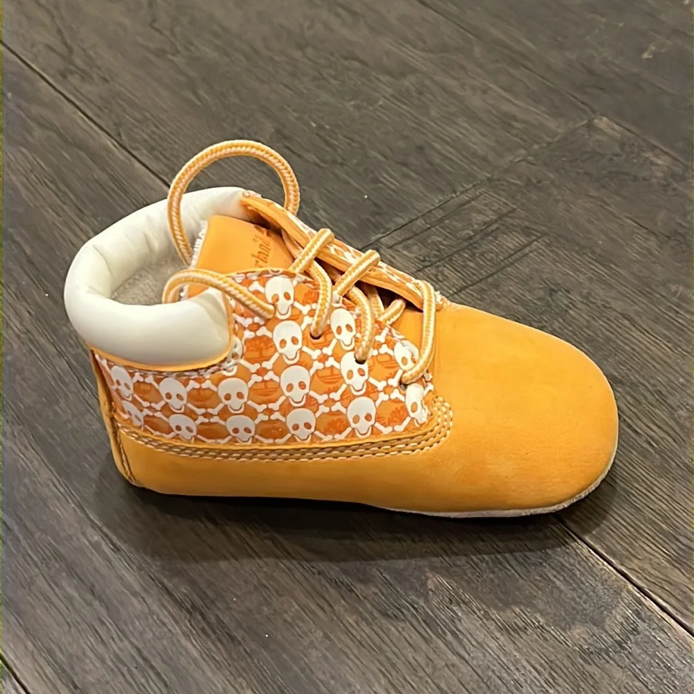 Timberland Naughty Skull Crib Booties Boots Hat Shoes Baby Size 2 Infant 6-9 Mo